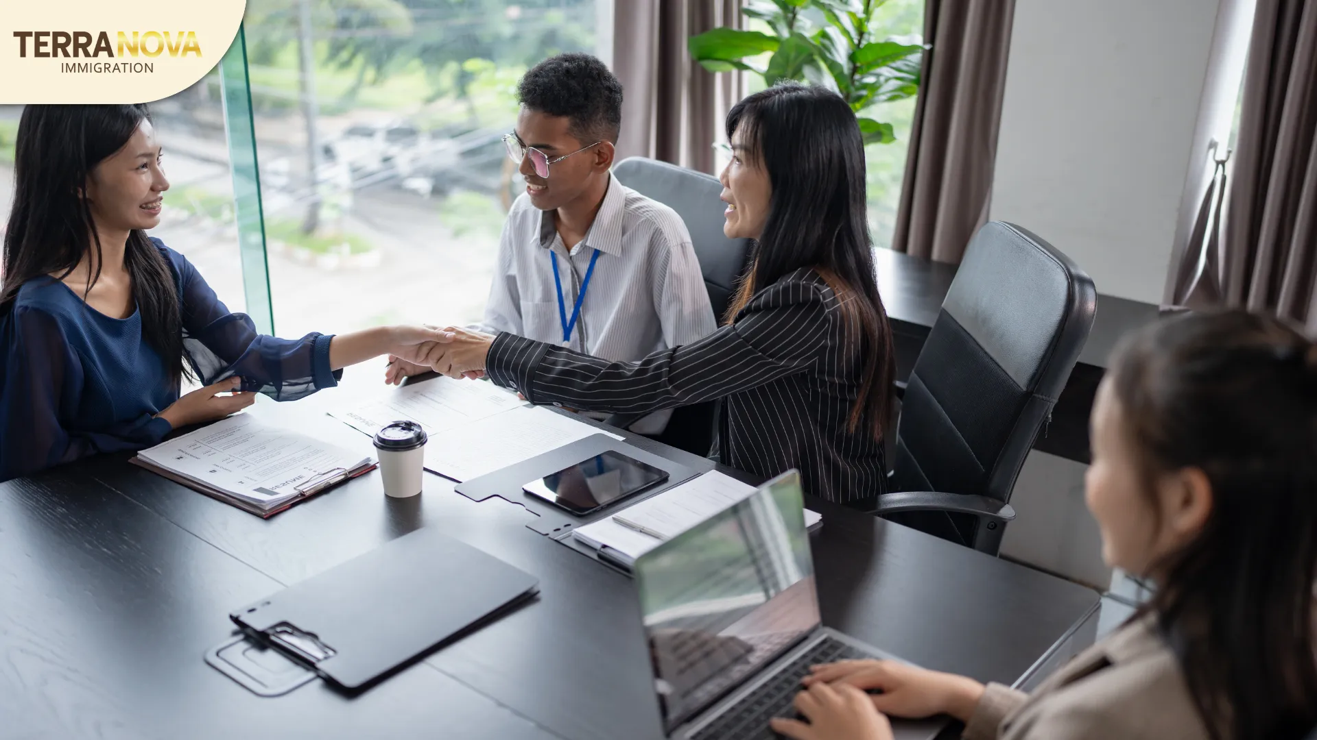 Bên cạnh thắc mắc “NLPNP có cần Job Offer không?”, ứng viên cũng cần biết phải làm thế nào để tìm được Job Offer nhằm hiện thực hóa kế hoạch định cư Canada
