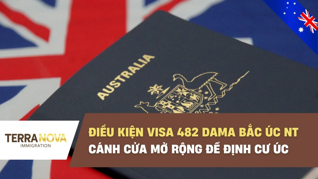 Trong khi nhiều diện visa Úc ngày càng siết chặt điều kiện, DAMA III Bắc Úc NT mang đến lối đi rộng mở cho lao động Việt. Với những ưu đãi linh hoạt về tiếng Anh, độ tuổi và kinh nghiệm, chương trình này được xem là một trong những cơ hội dễ định cư Úc giai đoạn 2025 – 2030. Vậy điều kiện visa 482 DAMA Bắc Úc NT gồm những gì? Vì sao chương trình này được xem là cơ hội dễ định cư Úc giai đoạn 2025 – 2030? Hãy cùng TerraNova khám phá chi tiết trong bài viết dưới đây Visa 482 SID DAMA Bắc Úc là gì? DAMA III Bắc Úc (Northern Territory, NT DAMA III) là loại visa cho phép doanh nghiệp tại Bắc Úc trực tiếp bảo lãnh lao động nước ngoài trong các ngành nghề được phê duyệt. Điểm đặc biệt là điều kiện visa 482 DAMA Bắc Úc NT được nới lỏng hơn so với diện visa 482 thông thường, giúp nhiều ứng viên có thể tiếp cận và tham gia chương trình dễ dàng hơn. Dưới DAMA III, NT áp dụng Visa 482 SID (Skills in Demand – một diện visa tạm thời) để tuyển lao động nước ngoài cho các nghề đang thiếu hụt, được coi là bước đệm quan trọng trong hành trình định cư Úc. Sau 3 năm làm việc tại Bắc Úc, người lao động đủ điều kiện có thể chuyển tiếp sang visa 186 hoặc visa 191 để chính thức trở thành Thường Trú Nhân. Hiện nay, DAMA III Bắc Úc NT là phiên bản mới nhất chính thức có hiệu lực từ ngày 19/3/2025 đến 30/6/2030. Thỏa thuận này được ký kết giữa chính quyền Bắc Úc và Chính phủ Liên bang Úc cho phép các điều kiện linh hoạt hơn so với quy định tiêu chuẩn — ví dụ: các ngành nghề không nằm trong DANH SÁCH nghề visa thông thường, hoặc được giảm nhẹ yêu cầu tiếng Anh, tuổi, mức lương tối thiểu. Theo đó mỗi năm, chương trình DAMA III Bắc Úc sẽ phân bổ 1.500 suất cho các doanh nghiệp tại Bắc Úc đề cử lao động nước ngoài phù hợp. DAMA III Bắc Úc NT cho phép doanh nghiệp tại Bắc Úc trực tiếp bảo lãnh lao động nước ngoài theo các loại visa sau: Visa 482 Skills in Demand (4 năm) Visa 494 Skilled Employer Sponsored Regional (Provisional) (5 năm) — loại này có lộ trình độc lập để trở thành Thường trú nhân Úc sau 3 năm Visa 186 Employer Nomination Scheme - Visa Thường trú nhân Úc Qua DAMA Bắc Úc, chủ lao động có thể tài trợ cho lao động trong các nghề nghiệp không có trong các tiêu chuẩn visa quốc gia khác và được tiếp cận các ưu tiên đối với một số tiêu chí. Điều này cho thấy visa 482 SID DAMA Bắc Úc không chỉ mở ra cơ hội làm việc hợp pháp mà còn là con đường dễ định cư Úc giai đoạn 2025 – 2030. Điều kiện visa 482 SID DAMA Bắc Úc NT linh hoạt hơn không chỉ mở ra cơ hội làm việc hợp pháp mà còn là con đường dễ định cư Úc giai đoạn 2025 – 2030. Điều kiện visa 482 SID DAMA Bắc Úc NT Khi tham gia theo chương trình visa 482 SID DAMA Bắc Úc, người lao động cần đáp ứng các điều kiện sau: Yêu cầu tiếng Anh linh hoạt Đối với một số vị trí, ứng viên chỉ cần IELTS 5.0 tổng thể và không kỹ năng nào dưới 4.0. Một số ngành nghề có tay nghề thấp hơn chỉ yêu cầu đạt IELTS 4.5. Độ tuổi mở rộng hơn Ứng viên trên 45 tuổi vẫn có thể nộp hồ sơ xin visa 482 SID DAMA Bắc Úc NT trong những một số trường hợp nhất định. Yêu cầu bằng cấp và kinh nghiệm Một số ngành nghề không bắt buộc bằng cấp chính quy nếu ứng viên có đủ kinh nghiệm thực tế. Điều này đặc biệt phù hợp với những lao động tay nghề cao trong lĩnh vực xây dựng, cơ khí, nông nghiệp, nhà hàng – khách sạn… Điều kiện Visa 482 SID DAMA Bắc Úc NT mang lại cho người lao động cơ hội dễ dàng định cư Úc hơn so với các diện visa khác Quyền lợi khi sở hữu visa 482 SID DAMA Bắc Úc Khi đáp ứng điều kiện visa 482 SID DAMA Bắc Úc NT và được cấp thị thực, người lao động sẽ nhận được nhiều quyền lợi thiết thực, bao gồm: Làm việc hợp pháp tại Bắc Úc trong ngành nghề được bảo lãnh theo danh sách DAMA III. Đây là cơ hội mở ra cho hàng trăm vị trí vốn đang thiếu hụt nhân lực tại địa phương. Mang theo gia đình: Vợ/chồng và con cái phụ thuộc có thể cùng sang Úc sinh sống. Người phụ thuộc còn được phép học tập và trong nhiều trường hợp, có thể đi làm hợp pháp. Hưởng phúc lợi tại Úc: Người giữ visa và gia đình có quyền tiếp cận dịch vụ y tế qua hệ thống bảo hiểm sức khỏe tư nhân (OSHC) và được học tập trong hệ thống giáo dục của Úc. Người lao động và gia đình được hưởng nhiều quyền lợi khi đáp ứng điều kiện visa 482 SID DAMA Bắc Úc NT Chi phí xin visa 482 SID DAMA Bắc Úc Bên cạnh việc tìm hiểu điều kiện visa 482 SID DAMA Bắc Úc NT, người lao động cũng cần chú ý đến vấn đề chi phí. Các khoản phí này có thể thay đổi tùy thời điểm và hồ sơ cá nhân, nhưng thông thường chi phí ước tính sẽ bao gồm: Phí nộp hồ sơ visa (Visa application charge): Dao động từ 3.000 – 4.000 AUD cho ứng viên chính (chưa bao gồm người phụ thuộc). Phí bổ sung cho người phụ thuộc: Dao động từ 1.000 – 3.000 AUD tùy độ tuổi và số lượng thành viên đi kèm. Chi phí khám sức khỏe & xét nghiệm: Bắt buộc để đảm bảo đáp ứng điều kiện y tế, ước tính trung bình 200 – 400 AUD/người. Chi phí chứng chỉ tiếng Anh: Bao gồm các kỳ thi IELTS hoặc PTE (ước tính 250 – 400 AUD/lần thi). Chi phí dịch thuật, công chứng giấy tờ: Dao động tùy vào số lượng giấy tờ cần chuẩn bị. Bảo hiểm y tế (OSHC): Bắt buộc trong suốt thời gian lưu trú tại Úc. Tổng chi phí cho một hồ sơ cơ bản thường dao động trong khoảng 5.000 – 7.000 AUD. Tuy nhiên, mức phí thực tế có thể khác nhau tùy trường hợp. Để được tư vấn chi tiết và cập nhật chi phí chính xác nhất cho visa 482 SID DAMA Bắc Úc, bạn có thể để lại thông tin hoặc liên hệ trực tiếp với TerraNova. Tổng chi phí cho một hồ sơ xin visa 482 SID DAMA Bắc Úc NT thường dao động trong khoảng 5.000 – 7.000 AUD Lộ trình từ visa 482 SID DAMA Bắc Úc lên Thường trú nhân Nếu mục tiêu của bạn là định cư Úc, visa 482 SID DAMA Bắc Úc NT mang đến một con đường rõ ràng để trở thành Thường Trú Nhân (PR). Cụ thể: Bước 1. Xin visa 482 SID DAMA Bắc Úc: Doanh nghiệp tại Bắc Úc sẽ đứng ra bảo lãnh ứng viên sau khi đáp ứng đủ điều kiện visa 482 SID DAMA Bắc ÚC NT Bước 2. Làm việc tại Bắc Úc: Ứng viên cần duy trì công việc trong ngành nghề đã đăng ký, thông thường tối thiểu 3 năm. Bước 3. Đủ điều kiện nộp PR: Sau khi hoàn tất thời gian làm việc và đáp ứng các yêu cầu (kinh nghiệm, trình độ tiếng Anh, hợp đồng lao động ổn định…), ứng viên có thể nộp hồ sơ xin: Visa 186 (Employer Nomination Scheme): Diện thường trú do doanh nghiệp bảo lãnh. Bước 4. Nhận Thường Trú Nhân Úc: Đây là cột mốc quan trọng, giúp ứng viên và gia đình được quyền sinh sống, học tập, làm việc lâu dài tại Úc, đồng thời mở ra cơ hội nhập quốc tịch sau vài năm. Visa 482 SID DAMA III Bắc Úc NT mang đến một con đường rõ ràng để trở thành Thường Trú Nhân cho người lao động Việt Điều kiện visa 482 SID DAMA Bắc Úc NT được xây dựng linh hoạt, phù hợp với thực tế thị trường lao động cũng như nhu cầu định cư của người Việt. Với hạn ngạch rộng, danh sách ngành nghề đa dạng và lộ trình rõ ràng đến thường trú nhân, đây được xem là một trong những con đường dễ định cư Úc giai đoạn 2025 – 2030. Liên hệ ngay với TerraNova để được tư vấn chi tiết và tối ưu hóa cơ hội thành công với visa 482 SID DAMA Bắc Úc NT.