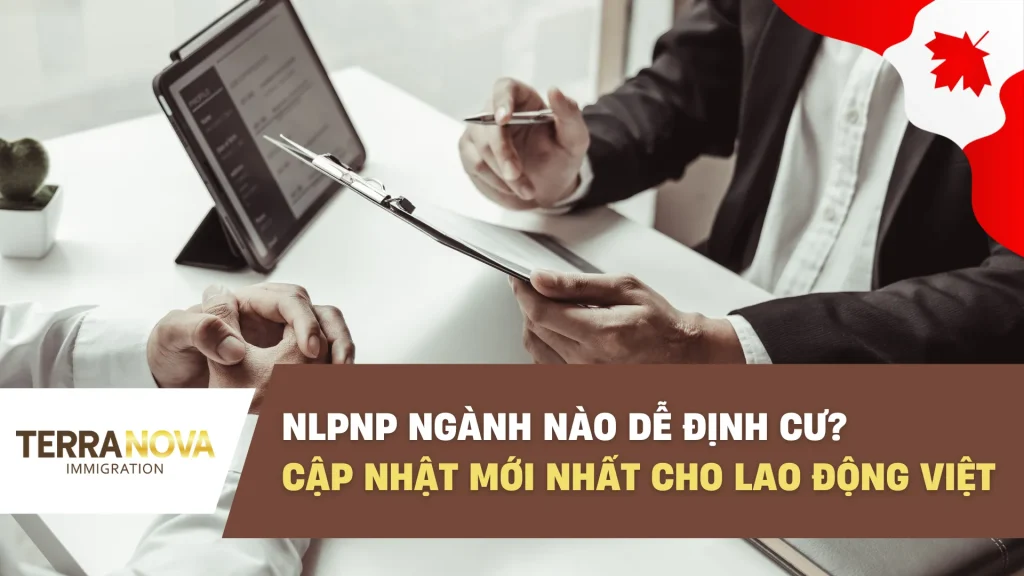 Newfoundland & Labrador, tỉnh bang ven biển phía Đông Canada đang nổi lên như một điểm đến lý tưởng cho những ai mong muốn xây dựng cuộc sống mới tại xứ sở lá phong. Thông qua chương trình đề cử tỉnh bang NLPNP, chính quyền địa phương tập trung thu hút nguồn nhân lực cho các lĩnh vực đang thiếu hụt lao động tại tỉnh bang này. Chính vì vậy, nhiều người đặt ra câu hỏi: “NLPNP ngành nào dễ định cư?”. Với kinh nghiệm chuyên sâu, TerraNova sẽ mang đến cho bạn cái nhìn toàn diện về chương trình, danh mục ngành nghề ưu tiên và cách nắm bắt cơ hội định cư tại Newfoundland & Labrador một cách hiệu quả nhất. Giới thiệu chương trình đề cử tỉnh bang NLPNP NLPNP là Chương trình Đề cử Tỉnh bang Newfoundland & Labrador, được triển khai bởi chính quyền tỉnh bang phối hợp cùng Chính phủ Liên bang Canada. Điểm nổi bật của NLPNP nằm ở việc cho phép tỉnh bang chủ động lựa chọn và đề cử những ứng viên đáp ứng nhu cầu lao động địa phương để xin Thường Trú Nhân (PR). So với nhiều chương trình khác, NLPNP sở hữu những ưu thế rõ rệt: Quy trình xét duyệt hồ sơ nhanh chóng, giúp rút ngắn thời gian chờ đợi. Nhu cầu nhân lực lớn do dân số già hóa và tình trạng thiếu hụt lao động. Chính sách cởi mở và ưu tiên dành cho lao động quốc tế, đặc biệt trong những ngành nghề khan hiếm. Chính vì những lợi thế này, câu hỏi “NLPNP ngành nào dễ định cư?” đã trở thành chủ đề được nhiều lao động Việt tìm kiếm khi lựa chọn một lộ trình an toàn và rõ ràng để định cư Canada. NLPNP là Chương trình Đề cử Tỉnh bang Newfoundland & Labrador mang đến nhiều lợi thế nổi bật cho ứng viên lao động nước ngoài NLPNP ngành nào dễ định cư? Danh sách cập nhật 2025 Để trả lời cho thắc mắc của nhiều ứng viên về câu hỏi “NLPNP ngành nào dễ định cư?”. Theo thông tin mới nhất từ chính quyền Newfoundland & Labrador, những nhóm ngành sau đang được ưu tiên hơn khi xét duyệt định cư: Ngành y tế và chăm sóc sức khỏe: Dân số già hóa khiến Newfoundland & Labrador có nhu cầu lớn về nhân lực trong lĩnh vực này. Các vị trí ưu tiên bao gồm bác sĩ, y tá, điều dưỡng viên (LPN), trợ lý chăm sóc sức khỏe người già/người tàn tật (PCA), chuyên gia tâm lý lâm sàng và kỹ thuật viên xạ trị. Ngành công nghệ thông tin (ICT): Nhu cầu chuyển đổi số khiến lĩnh vực IT thiếu hụt nhân lực lớn tại Newfoundland & Labrador. Các vị trí ưu tiên gồm Software Developer, Web Developer, chuyên gia an ninh mạng, Data Analyst, Cloud Specialist và Electrical Engineer. Đặc biệt, với Priority Skills NL, một số ứng viên IT có thể nộp hồ sơ mà chưa cần Job Offer. Ngành thủy sản và nông nghiệp: Đây là thế mạnh truyền thống của tỉnh bang này. Lĩnh vực này luôn cần nguồn lao động ổn định trong chế biến thủy sản, kỹ thuật nuôi trồng, quản lý trang trại và vận hành sản xuất. Việc nắm rõ các ngành thiếu lao động tại Newfoundland không chỉ giúp ứng viên định hướng nghề nghiệp, mà còn gia tăng cơ hội được đề cử định cư thông qua NLPNP. Với nhu cầu nhân lực ngày càng cao, đây chính là thời điểm lý tưởng để người lao động quốc tế chuẩn bị hồ sơ và tận dụng cơ hội định cư tại Canada. Lưu ý rằng, thông tin về các ngành nghề ưu tiên có thể thay đổi theo chính sách và từng giai đoạn. Vui lòng liên hệ hoặc để lại thông tin cho TerraNova để được tư vấn chi tiết và cập nhật chính xác nhất về các ngành dễ định cư NLPNP. Để trả lời cho câu hỏi “NLPNP ngành nào dễ định cư?”, hiện chương trình ưu tiên xét duyệt các lĩnh vực: Y tế – chăm sóc sức khỏe, công nghệ thông tin, cùng thủy sản và nông nghiệp Vì sao nên chọn NLPNP để định cư Canada? Bên cạnh việc tìm hiểu “NLPNP ngành nào dễ định cư?” hay “NLPNP có cần Job Offer không?”, ứng viên cũng cần nắm rõ những lý do khiến lộ trình này trở thành lựa chọn đáng cân nhắc và phù hợp với bản thân khi định cư Canada. Cơ hội việc làm dồi dào: Nhu cầu lớn trong các ngành y tế, IT, kỹ sư, thủy sản và hàng hải giúp ứng viên dễ trúng tuyển hơn so với các tỉnh bang cạnh tranh cao. Chi phí hợp lý, chất lượng sống tốt: Nhà ở và sinh hoạt thấp hơn nhiều so với Ontario hay British Columbia, môi trường an toàn, gần gũi thiên nhiên. Phúc lợi gia đình đầy đủ: Người nhập cư và gia đình được hưởng quyền lợi PR, y tế công cộng và giáo dục miễn phí cho con cái, tạo điều kiện hòa nhập bền vững. Bên cạnh việc tìm hiểu “NLPNP ngành nào dễ định cư?”, ứng viên cũng cần nắm rõ những lý do khiến lộ trình này trở thành lựa chọn đáng cân nhắc và phù hợp với bản thân khi định cư Canada. Tóm lại, câu hỏi “NLPNP ngành nào dễ định cư?” đã được TerraNova giải đáp thắc mắc cho những ứng viên quan tâm đến chương trình này. Những lĩnh vực như công nghệ thông tin, y tế, kỹ thuật tay nghề cao cùng thủy sản – nông nghiệp đang là lựa chọn hàng đầu, giúp lao động quốc tế, trong đó có người Việt, rút ngắn hành trình chinh phục giấc mơ định cư Canada. Ngoài câu hỏi trên, chương trình đề cử tỉnh bang NLPNP còn xoay quanh nhiều thắc mắc phổ biến như: “NLPNP có cần Job Offer không?”, “Thời gian xử lý hồ sơ là bao lâu?”, “Ứng viên có thể đưa gia đình đi cùng hay không?”. Để được giải đáp đầy đủ và chính xác nhất về mọi vấn đề liên quan đến NLPNP. Hãy liên hệ ngay với TerraNova – Đơn vị tư vấn di trú uy tín, luôn sẵn sàng đồng hành và hỗ trợ chi tiết trên hành trình định cư Canada của bạn.