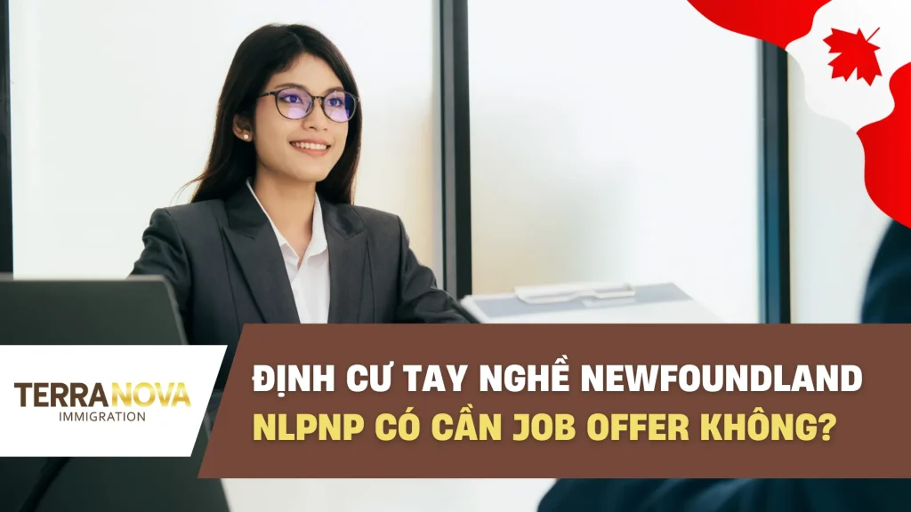 Khi tìm hiểu về định cư tay nghề tại Canada, nhiều người quan tâm đặc biệt đến chương trình Newfoundland and Labrador Provincial Nominee Program (NLPNP). Một trong những thắc mắc phổ biến nhất về chương trình chính là: “NLPNP có cần Job Offer không?”. Trong bài viết này, TerraNova sẽ phân tích chi tiết các dòng định cư thuộc NLPNP, yêu cầu cụ thể về Job Offer và lý do vì sao yếu tố này lại quan trọng với hồ sơ xin định cư Canada của bạn. Giới thiệu về chương trình Đề Cử Tỉnh Bang Newfoundland NLPNP Chương trình Đề Cử Tỉnh Bang Newfoundland và Labrador (NLPNP) là một trong những chính sách định cư Canada quan trọng, được xây dựng nhằm thu hút những lao động có kỹ năng, kinh nghiệm và mong muốn gắn bó lâu dài với tỉnh bang này. Hiện nay, NLPNP có nhiều diện (streams) dành cho các nhóm đối tượng khác nhau như lao động tay nghề, sinh viên quốc tế và doanh nhân khởi nghiệp. Điều này giúp ứng viên chọn diện định cư phù hợp với kinh nghiệm và mục tiêu của mình. Các diện định cư thuộc chương trình đề cử tỉnh bang NLPNP bao gồm: Express Entry Skilled Worker: Dành cho ứng viên đã có hồ sơ trong hệ thống Express Entry liên bang và nhận được Job Offer tại Newfoundland & Labrador. Skilled Worker: Hướng tới lao động có kỹ năng, kinh nghiệm cùng Thư Mời Làm Việc hợp lệ từ nhà tuyển dụng địa phương. International Graduate: Dành cho sinh viên quốc tế đã tốt nghiệp tại Canada, mong muốn ở lại Newfoundland & Labrador để làm việc và phát triển sự nghiệp. International Entrepreneur: Hỗ trợ doanh nhân quốc tế có kế hoạch đầu tư, xây dựng và vận hành doanh nghiệp tại tỉnh bang. International Graduate Entrepreneur: Dành cho sinh viên quốc tế sau đại học tại Newfoundland & Labrador. Những ứng viên có kế hoạch khởi nghiệp và trực tiếp điều hành doanh nghiệp tại địa phương. Với sự đa dạng của các diện định cư trong chương trình, mỗi diện sẽ có những yêu cầu riêng biệt về kinh nghiệm, kỹ năng và cả Job Offer. Chính vì vậy, nhiều ứng viên khi tìm hiểu về chương trình thường băn khoăn: “NLPNP có cần Job Offer không?” trong quá trình chuẩn bị hồ sơ định cư theo diện này. Chương trình Đề Cử Tỉnh Bang Newfoundland và Labrador là một trong những chính sách định cư Canada quan trọng, được xây dựng nhằm thu hút những lao động nước ngoài Job Offer là gì? Trước khi đi sâu vào thắc mắc “NLPNP có cần Job Offer không?”, người lao động cần nắm rõ khái niệm Job Offer là gì? Job Offer, hay còn gọi là Thư Mời Làm Việc, là văn bản chính thức do nhà tuyển dụng cấp cho ứng viên quốc tế. Đây không chỉ đơn thuần là một lời mời nhận việc, mà còn là minh chứng cho nhu cầu thực sự của doanh nghiệp đối với kỹ năng và kinh nghiệm mà ứng viên mang lại. Một Job Offer hợp lệ thường phải đáp ứng những yếu tố sau: Được cấp bởi một nhà tuyển dụng hoạt động hợp pháp tại Canada, cụ thể là tại tỉnh bang Newfoundland & Labrador khi tham gia NLPNP. Nêu rõ vị trí công việc, chức danh, mô tả nhiệm vụ, mức lương, thời gian làm việc và điều kiện tuyển dụng. Có tính chất toàn thời gian và dài hạn (full-time, permanent) thay vì mang tính tạm thời hoặc theo mùa vụ. Phù hợp với nhu cầu nhân lực thực tế của tỉnh bang và nằm trong danh sách ngành nghề được chấp nhận. Job Offer, hay còn gọi là Thư Mời Làm Việc, là văn bản chính thức do nhà tuyển dụng cấp cho ứng viên quốc tế. NLPNP có cần Job Offer không? Việc “NLPNP có cần Job Offer không?” sẽ phụ thuộc vào từng dòng định cư cụ thể trong chương trình. Mỗi diện đều có những tiêu chí riêng, từ bằng cấp, kinh nghiệm làm việc cho đến yêu cầu về Job Offer, nhằm đảm bảo ứng viên phù hợp với nhu cầu nhân lực của tỉnh bang Newfoundland and Labrador. Các tiêu chí về Job Offer trong chương trình NLPNP được quy định cụ thể như sau: International Graduate Category: Yêu cầu ứng viên đã tốt nghiệp từ một cơ sở giáo dục được công nhận tại Canada và có Job Offer hợp lệ từ nhà tuyển dụng tại Newfoundland and Labrador. Skilled Worker Category: Bắt buộc phải có Job Offer toàn thời gian, dài hạn từ một doanh nghiệp đủ điều kiện trong tỉnh bang. Đây là điều kiện tiên quyết để nộp hồ sơ. Express Entry Skilled Worker Category: Ứng viên cần nằm trong hệ thống Express Entry liên bang và đồng thời có Job Offer từ nhà tuyển dụng ở tỉnh bang. International Graduate Entrepreneur Category: KHÔNG yêu cầu Job Offer, nhưng ứng viên phải tự điều hành một doanh nghiệp tại Newfoundland and Labrador. International Entrepreneur Category: Tương tự, KHÔNG bắt buộc Job Offer, nhưng cần kinh nghiệm quản lý và kế hoạch kinh doanh rõ ràng. Tóm lại, đa số các dòng định cư thuộc NLPNP đều yêu cầu Job Offer. Ngoại lệ nằm ở các diện khởi nghiệp và doanh nhân, nơi ứng viên cần chứng minh năng lực tự tạo việc làm cũng như đóng góp cho sự phát triển kinh tế của Newfoundland and Labrador. Vì vậy, ứng viên cần chuẩn bị đầy đủ hồ sơ và đặc biệt là Job Offer để nâng cao tỷ lệ thành công khi nộp đơn định cư Canada theo diện NLPNP. Để được hỗ trợ chuyên sâu, ứng viên có thể liên hệ TerraNova – Đơn vị tư vấn di trú uy tín trong việc đồng hành cùng khách hàng đạt được Job Offer phù hợp. Việc “NLPNP có cần Job Offer không?” sẽ phụ thuộc vào từng dòng định cư cụ thể trong chương trình NLPNP Vì sao Job Offer quan trọng trong NLPNP? Trong chương trình định cư tay nghề NLPNP, Job Offer đóng vai trò then chốt trong việc quyết định một hồ sơ có được chấp thuận hay không. Chính vì vậy, khi thắc mắc “NLPNP có cần Job Offer không?”, câu trả lời hầu hết là có đối với các diện tay nghề. Xét duyệt nhanh chóng: Job Offer toàn thời gian chứng minh ứng viên có công việc cụ thể và sẵn sàng đóng góp cho kinh tế tỉnh bang, giúp chính quyền tin tưởng vào cam kết lâu dài. Gắn kết với doanh nghiệp địa phương: Job Offer thể hiện năng lực, kỹ năng và sự phù hợp của ứng viên với nhu cầu nhân lực thực tế. Tăng tính thuyết phục hồ sơ: Việc chứng minh vị trí không thể thay thế bởi lao động bản địa khiến hồ sơ đáng tin cậy và dễ được chấp thuận hơn. Lợi ích cho ứng viên: Giúp nhanh chóng hòa nhập, ổn định tài chính và xây dựng cuộc sống bền vững tại Newfoundland & Labrador, mở ra khởi đầu thuận lợi cho hành trình định cư Canada. Job Offer đóng vai trò then chốt trong việc quyết định một hồ sơ có được chấp thuận hay không trong chương trình định cư NLPNP Làm thế nào để có Job Offer trong NLPNP? Bên cạnh thắc mắc “NLPNP có cần Job Offer không?”, một vấn đề quan trọng khác mà ứng viên cần phải quan tâm là làm thế nào để tìm được Job Offer nhằm hiện thực hóa kế hoạch định cư Canada. Với chương trình NLPNP, Job Offer hợp lệ từ doanh nghiệp tại Newfoundland & Labrador chính là chìa khóa để hồ sơ được chấp thuận. Tuy nhiên, không phải ai cũng biết cách tiếp cận và tìm kiếm cơ hội việc làm tại tỉnh bang này. Ứng viên có thể tham khảo những hướng đi sau: Tìm hiểu ngành nghề ưu tiên: NLPNP thường công bố danh sách lĩnh vực thiếu nhân lực như chăm sóc sức khỏe, nông nghiệp, thủy sản, dịch vụ khách sạn – nhà hàng. Tập trung vào các ngành này giúp ứng viên dễ dàng tiếp cận nhà tuyển dụng. Khai thác cổng việc làm chính thức: Website của Chính phủ Newfoundland & Labrador và Job Bank Canada thường xuyên đăng tin tuyển dụng hợp lệ. Kết nối với doanh nghiệp địa phương: Tham gia hội chợ việc làm, sự kiện kết nối lao động quốc tế hoặc liên hệ trực tiếp với doanh nghiệp để mở rộng cơ hội nhận Job Offer . Chuẩn bị hồ sơ chuyên nghiệp: CV và thư xin việc theo chuẩn Canada, thể hiện rõ kỹ năng và kinh nghiệm, sẽ tạo ấn tượng mạnh với nhà tuyển dụng. Hợp tác với đơn vị tư vấn uy tín: Các chuyên gia di trú như TerraNova sẽ giúp ứng viên xác định ngành nghề phù hợp, kết nối nhà tuyển dụng và hỗ trợ ứng viên trong quá trình phỏng vấn. Việc có một Job Offer hợp lệ không chỉ là điều kiện để hồ sơ NLPNP được chấp thuận, mà còn là bước khởi đầu vững chắc giúp ứng viên nhanh chóng hòa nhập vào môi trường sống và làm việc tại Newfoundland & Labrador. Bên cạnh thắc mắc “NLPNP có cần Job Offer không?”, ứng viên cũng cần biết phải làm thế nào để tìm được Job Offer nhằm hiện thực hóa kế hoạch định cư Canada Vậy, trả lời cho câu hỏi: “NLPNP có cần Job Offer không?” Câu trả lời là có. Chính vì vậy, nếu bạn là ứng viên mong muốn định cư tại Canada thông qua chương trình NLPNP, việc tìm kiếm một Job Offer hợp lệ từ nhà tuyển dụng địa phương chính là chìa khóa để hồ sơ được chấp thuận và nhanh chóng tiến đến Thường Trú Nhân. Ngoài thắc mắc “NLPNP có cần Job Offer không?”, người lao động có thể tìm hiểu sâu hơn về chương trình đề cử tỉnh bang NLPNP cũng như quy trình định cư Canada năm 2025 bằng cách liên hệ trực tiếp với TerraNova – Đơn vị tư vấn di trú uy tín, sẵn sàng hỗ trợ chi tiết và giải đáp mọi thắc mắc trên hành trình định cư của bạn.