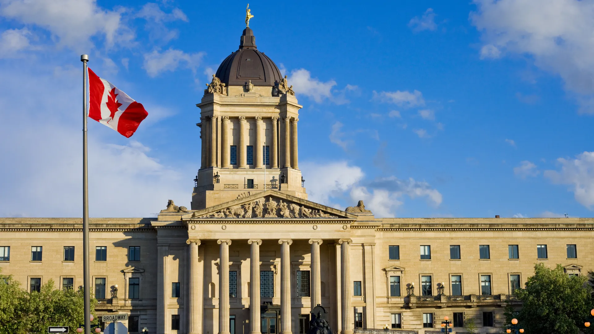 Tỉnh bang Manitoba đang tập trung mạnh vào các diện Lao động Tay nghề, đặc biệt là Skilled Worker Overseas và Skilled Worker in Manitoba, đồng thời duy trì lợi thế cạnh tranh khi tham gia chính sách hỗ trợ OWP cho ứng viên PNP.