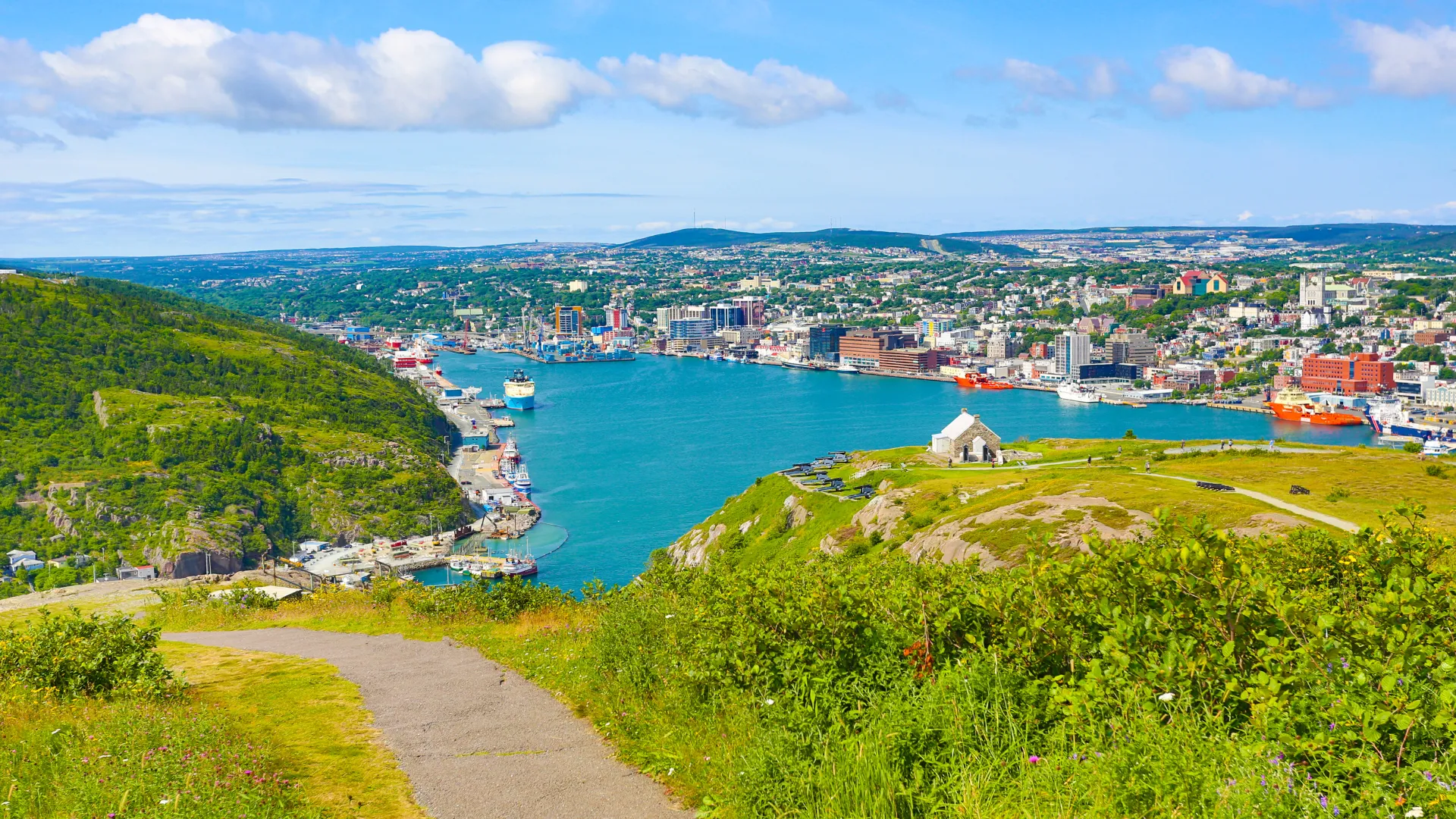 Tỉnh bang Newfoundland and Labrador chuyển sang mô hình EOI để kiểm soát chặt số lượng hồ sơ, chỉ phát thư mời trong giới hạn năng lực xử lý giữa áp lực hạn ngạch năm 2025