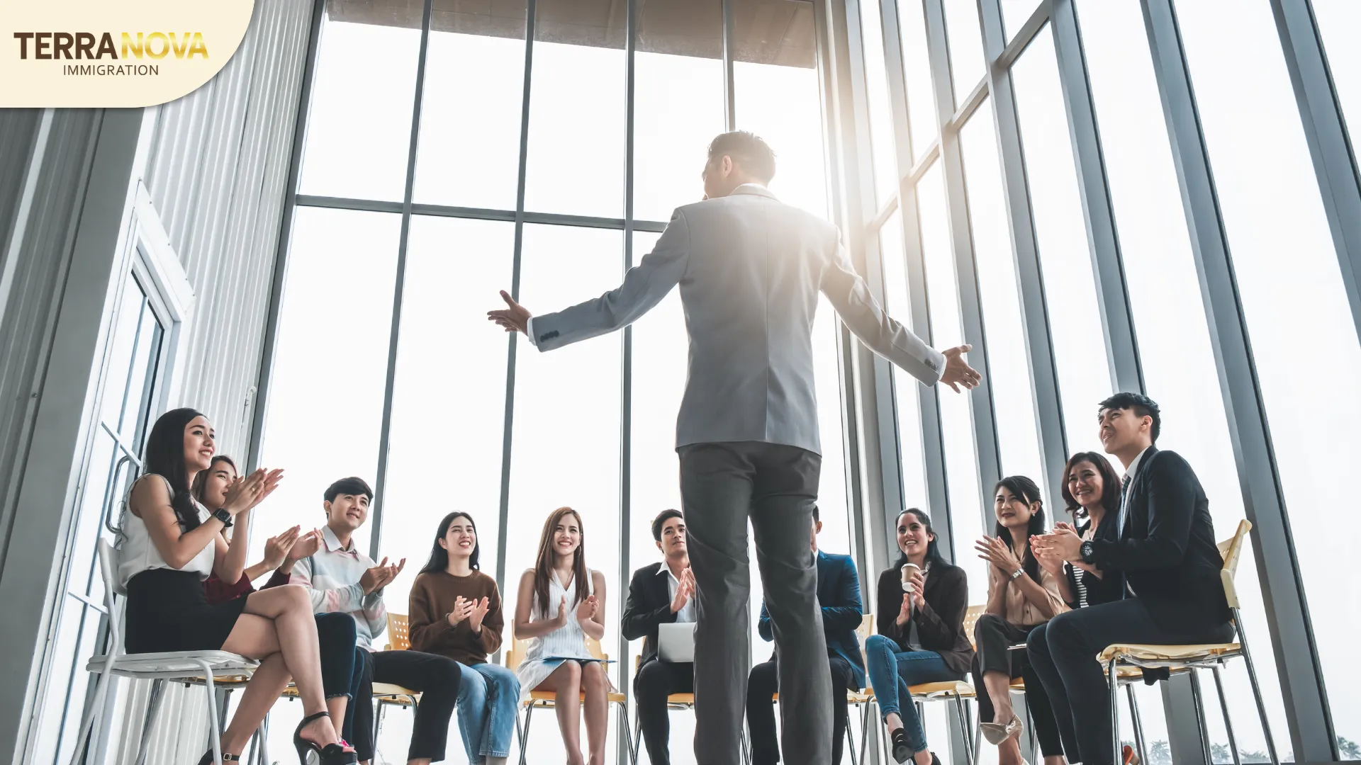 Để đủ điều kiện xin Visa O-1 Mỹ, ứng viên cần chứng minh năng lực đặc biệt (extraordinary ability) và sự công nhận nổi bật trong các lĩnh vực như khoa học, giáo dục, kinh doanh, nghệ thuật hoặc thể thao.
