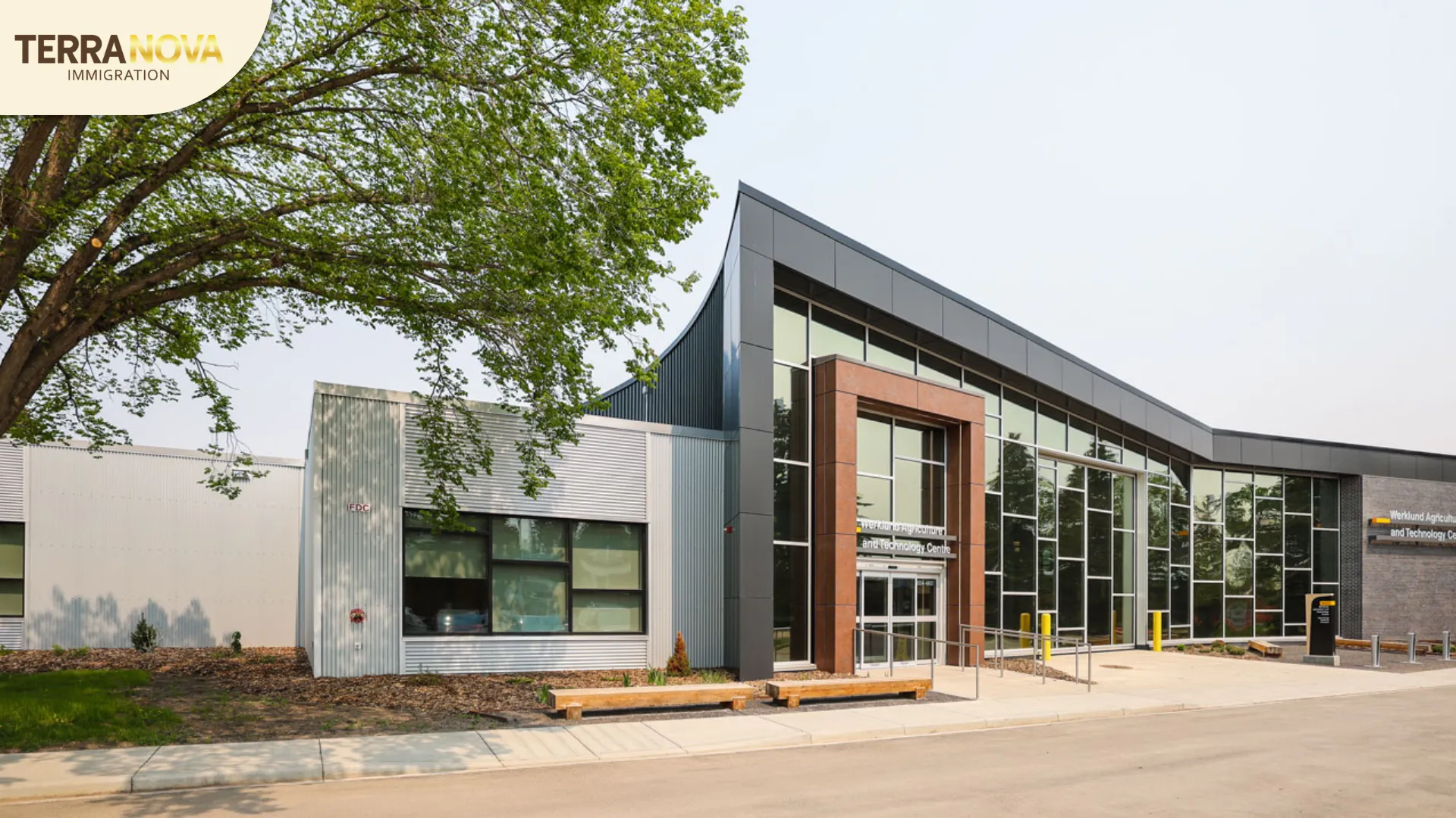 Sự hiện diện của Olds College cùng hệ thống đào tạo đầy đủ từ phổ thông đến sau trung học giúp thị trấn Olds trở thành điểm đến lý tưởng cho học tập, nâng cao kỹ năng và phát triển lâu dài tại Alberta.