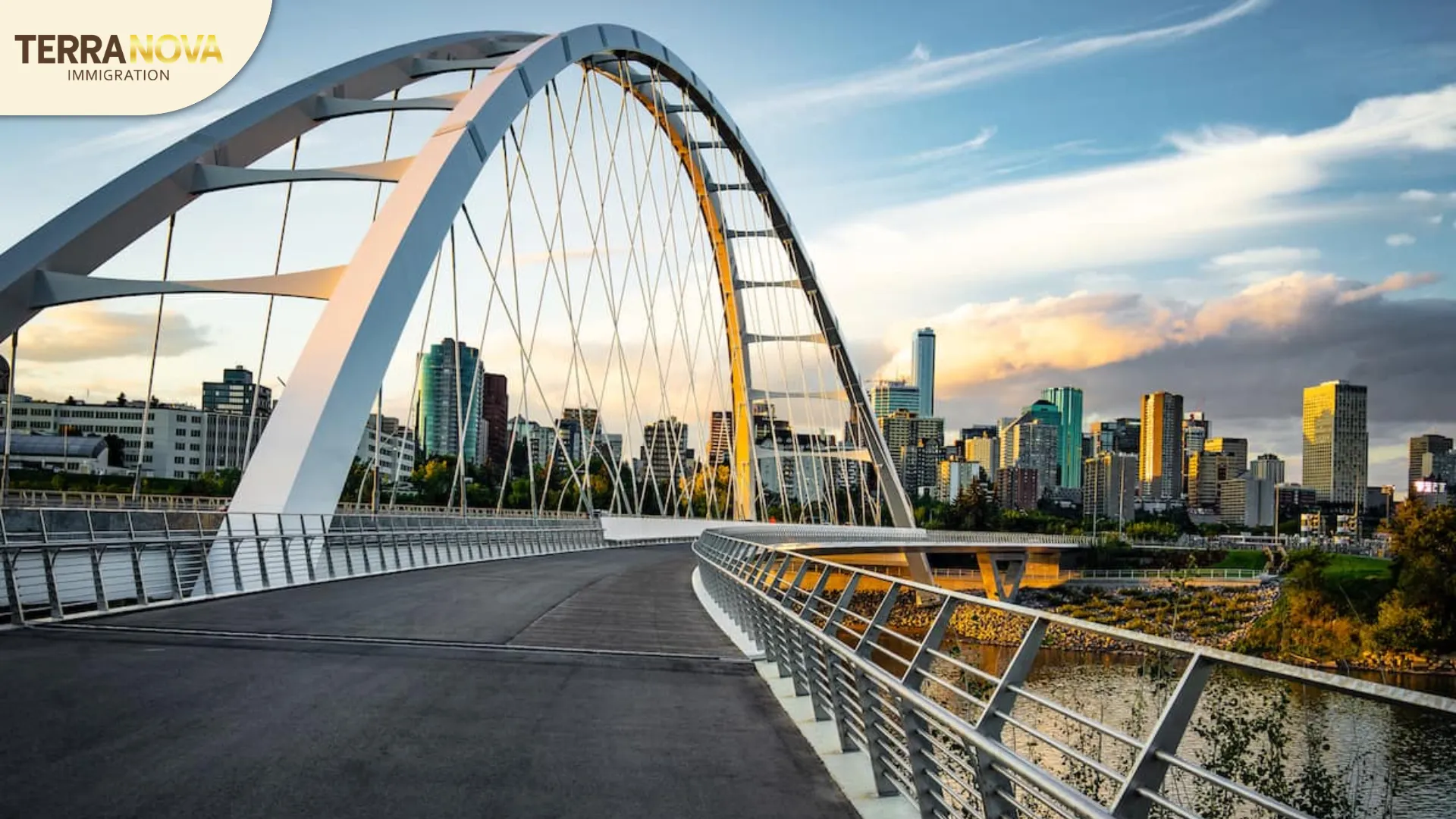 Nhờ vị trí chiến lược trên hành lang CANAMEX và khoảng cách thuận tiện đến Calgary, Lethbridge cùng các khu vực lân cận, thị trấn Claresholm mang lại sự kết nối linh hoạt với đô thị lớn, đồng thời vẫn giữ được môi trường sống yên bình và ổn định tại Alberta.