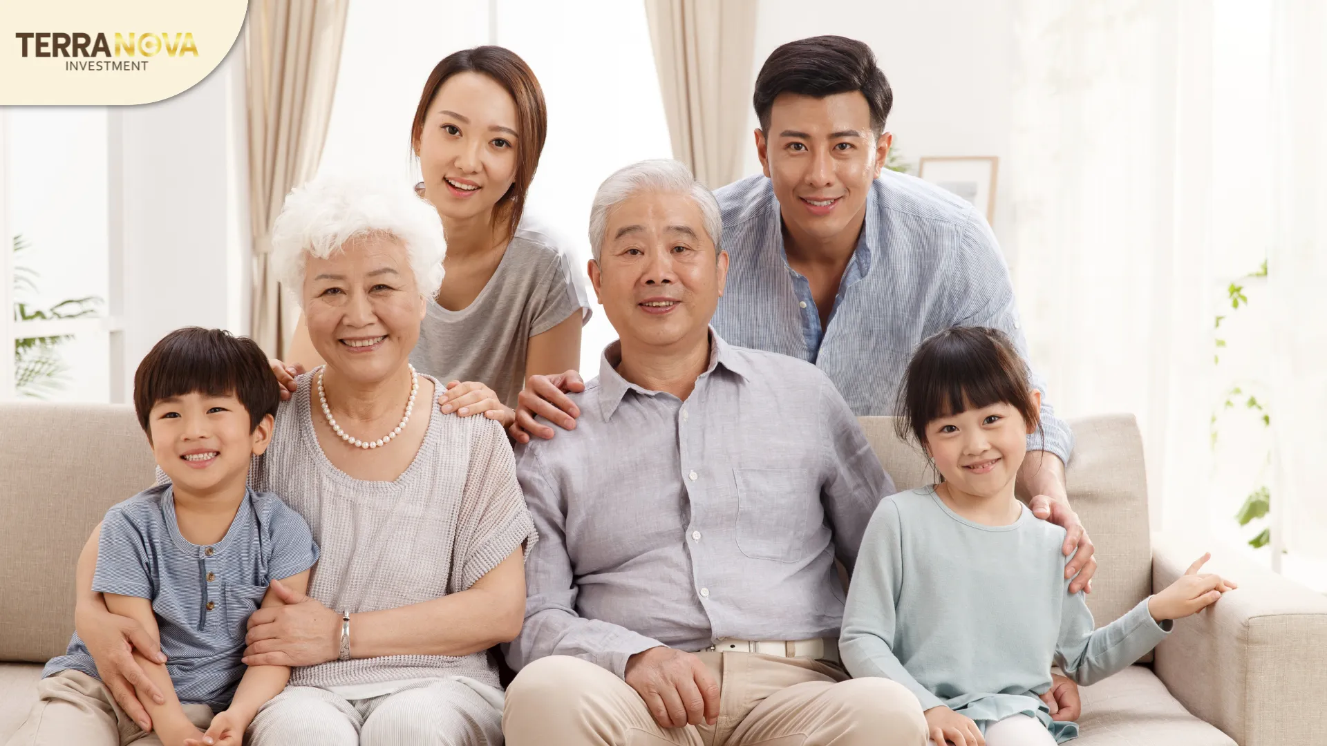 Golden Visa Hy Lạp cho phép nhà đầu tư bảo lãnh nhiều thành viên gia đình cùng nhận quyền cư trú, tạo điều kiện định cư linh hoạt cho cả gia đình tại châu Âu.