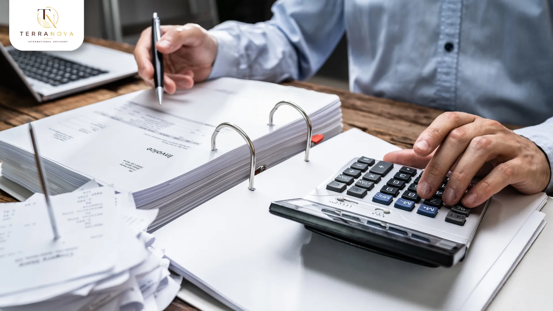 Chi phí du học Úc ngành đầu bếp tham khảo khoảng 42.000–58.000 AUD/năm cho học phí và sinh hoạt, chưa gồm bảo hiểm, lệ phí visa và dụng cụ học bếp.