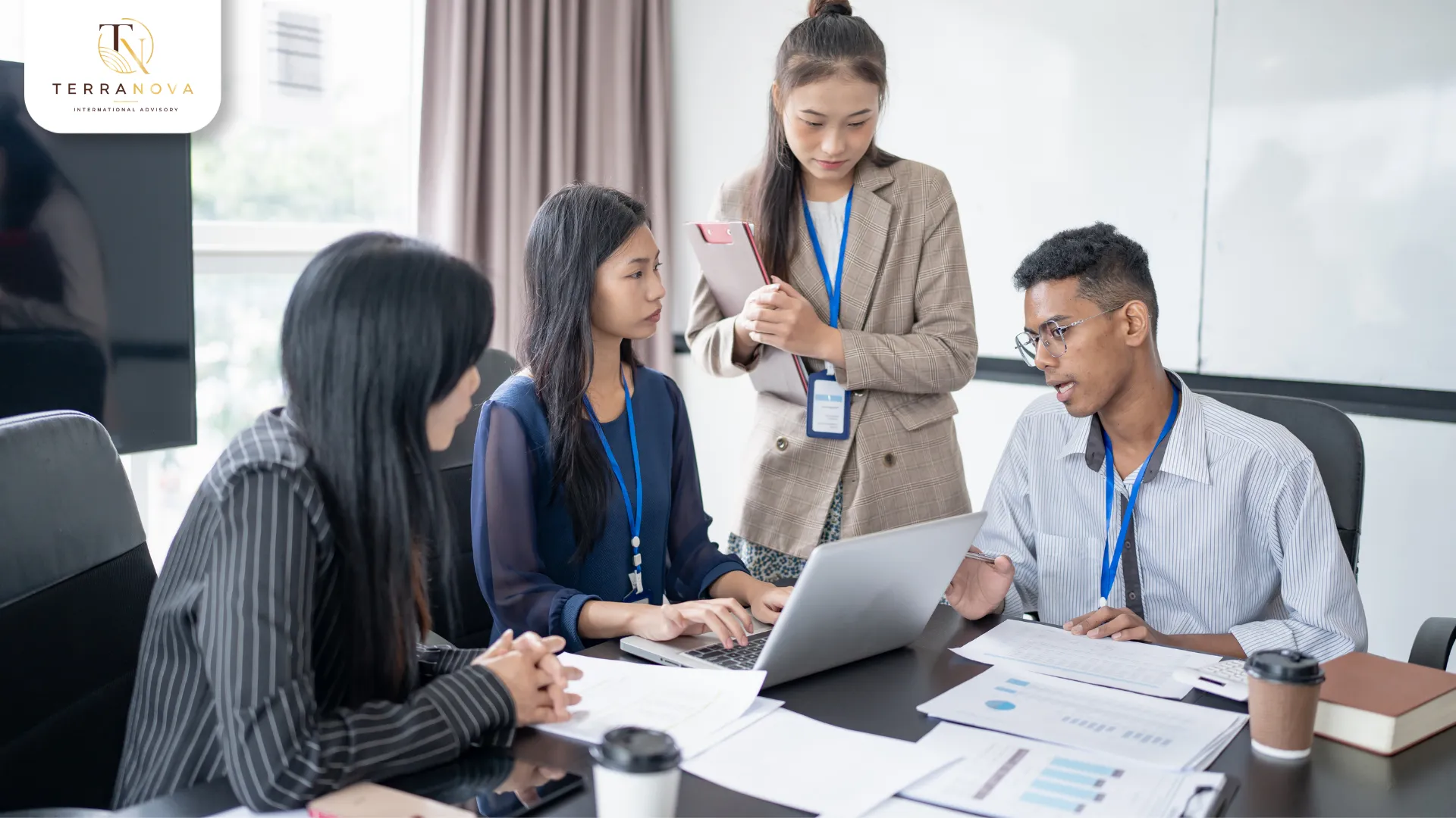 Thúc ép chuyển tiền vào tài khoản cá nhân mà không có hóa đơn hoặc chính sách hoàn phí rõ ràng là dấu hiệu đáng cảnh giác.