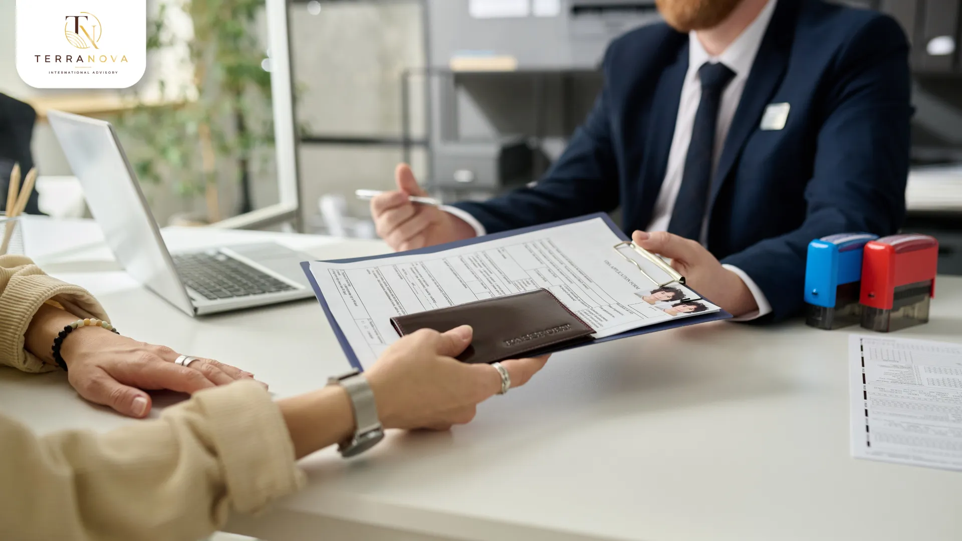 Công ty tư vấn visa 482 uy tín sẽ thẩm định toàn diện hồ sơ, xác định điểm phù hợp, nội dung cần bổ sung và tư vấn trung thực về các rủi ro trước khi đề xuất lộ trình Visa 482.