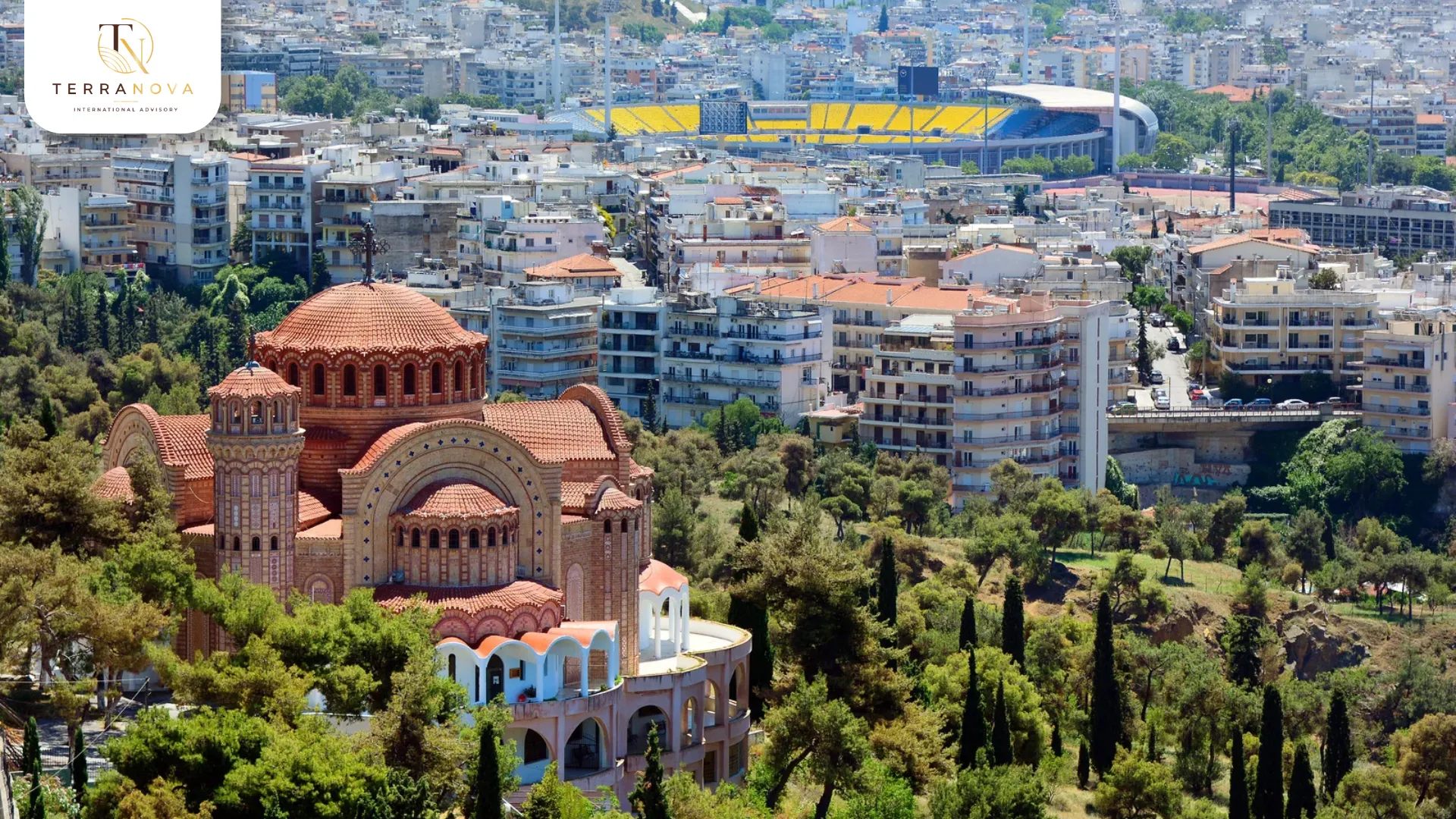 Thessaloniki là thành phố Hy Lạp thu hút người định cư nhờ vị trí ven biển, hệ thống giáo dục, y tế phát triển và giao thông kết nối quốc tế thuận tiện.
